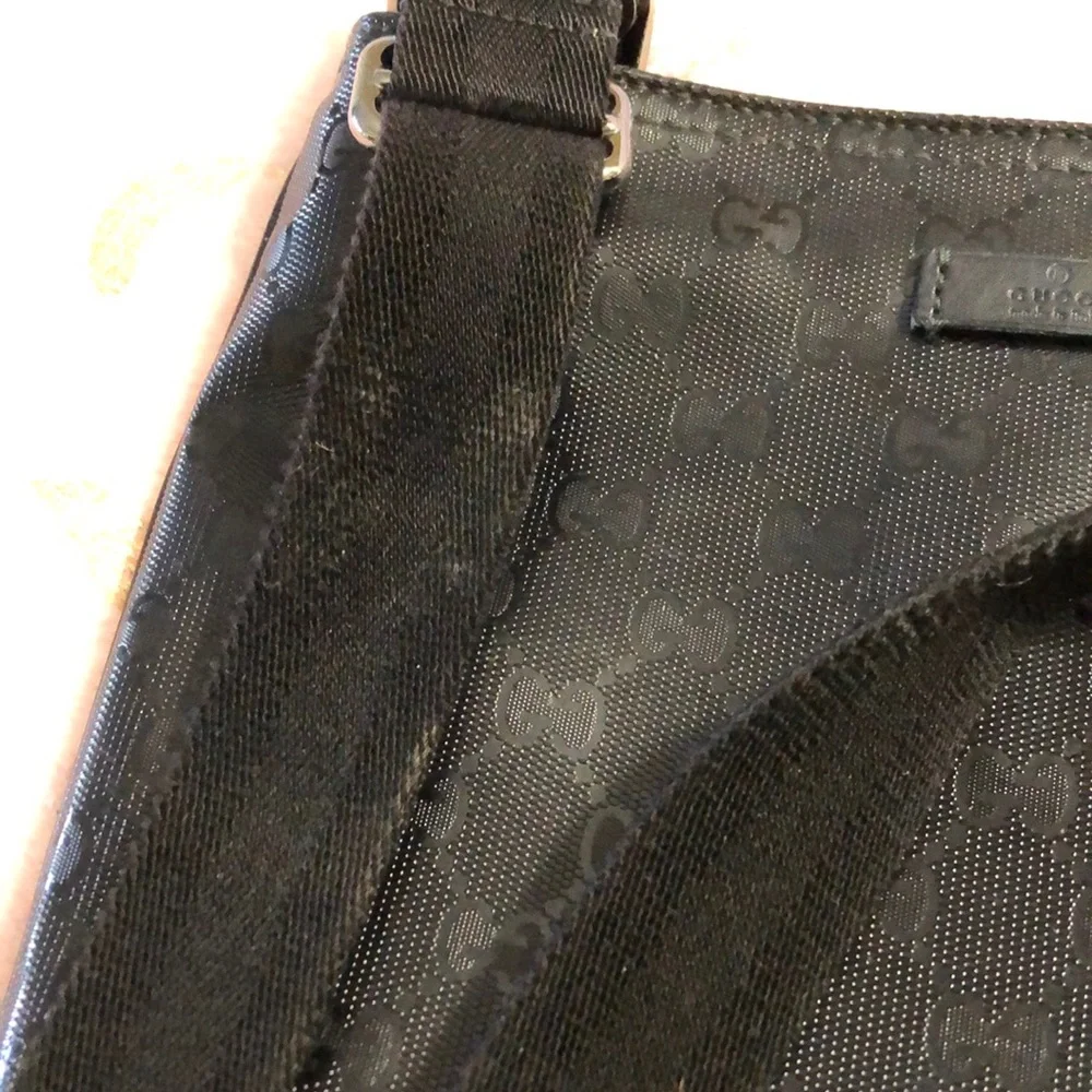 Today Only🌺AUTHENTIC GUCCI MONOGRAM IMPRIME CROSSBODY BAG🌺price firm - Picture 5 of 16